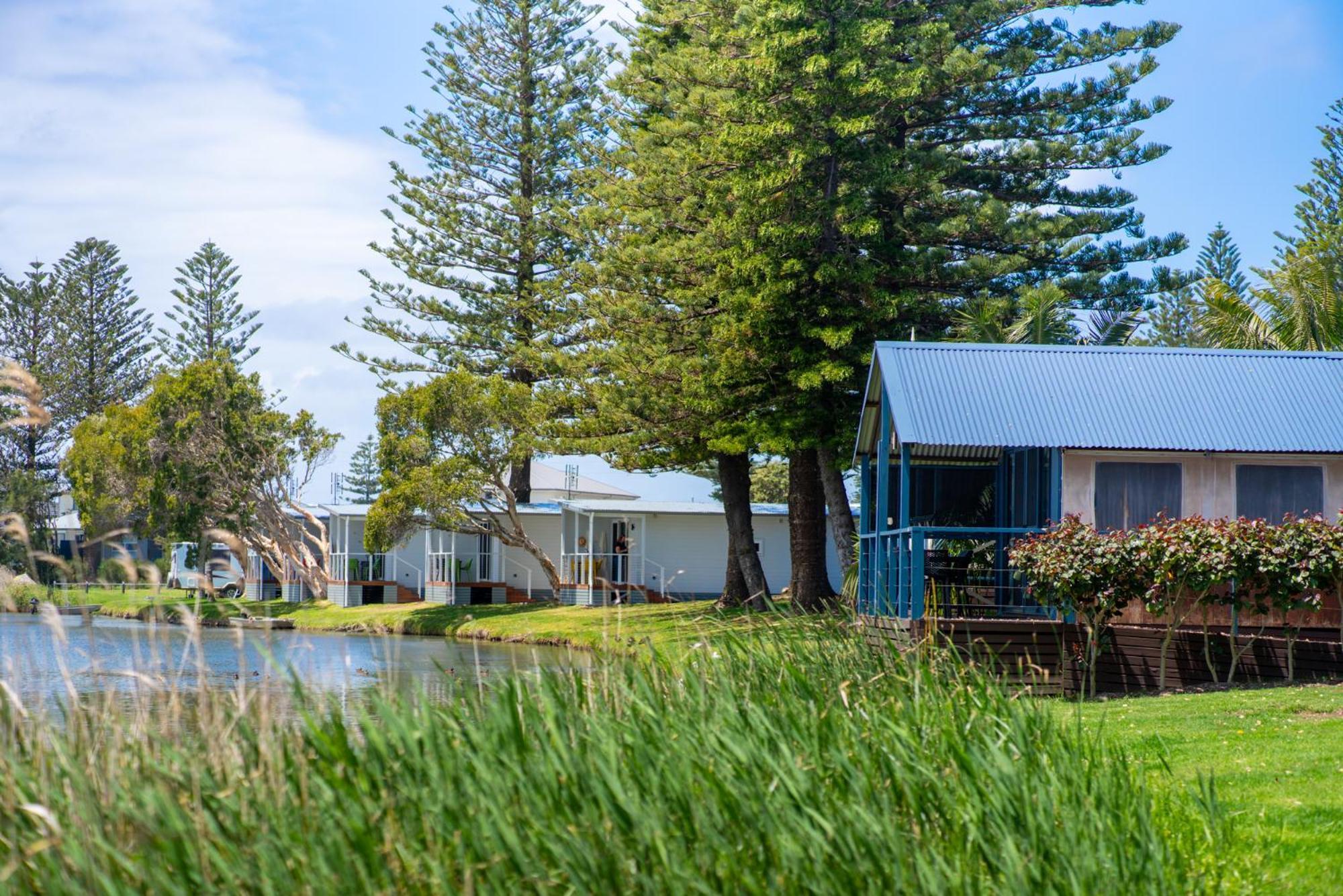 Two Shores Holiday Village Entrance Exterior photo