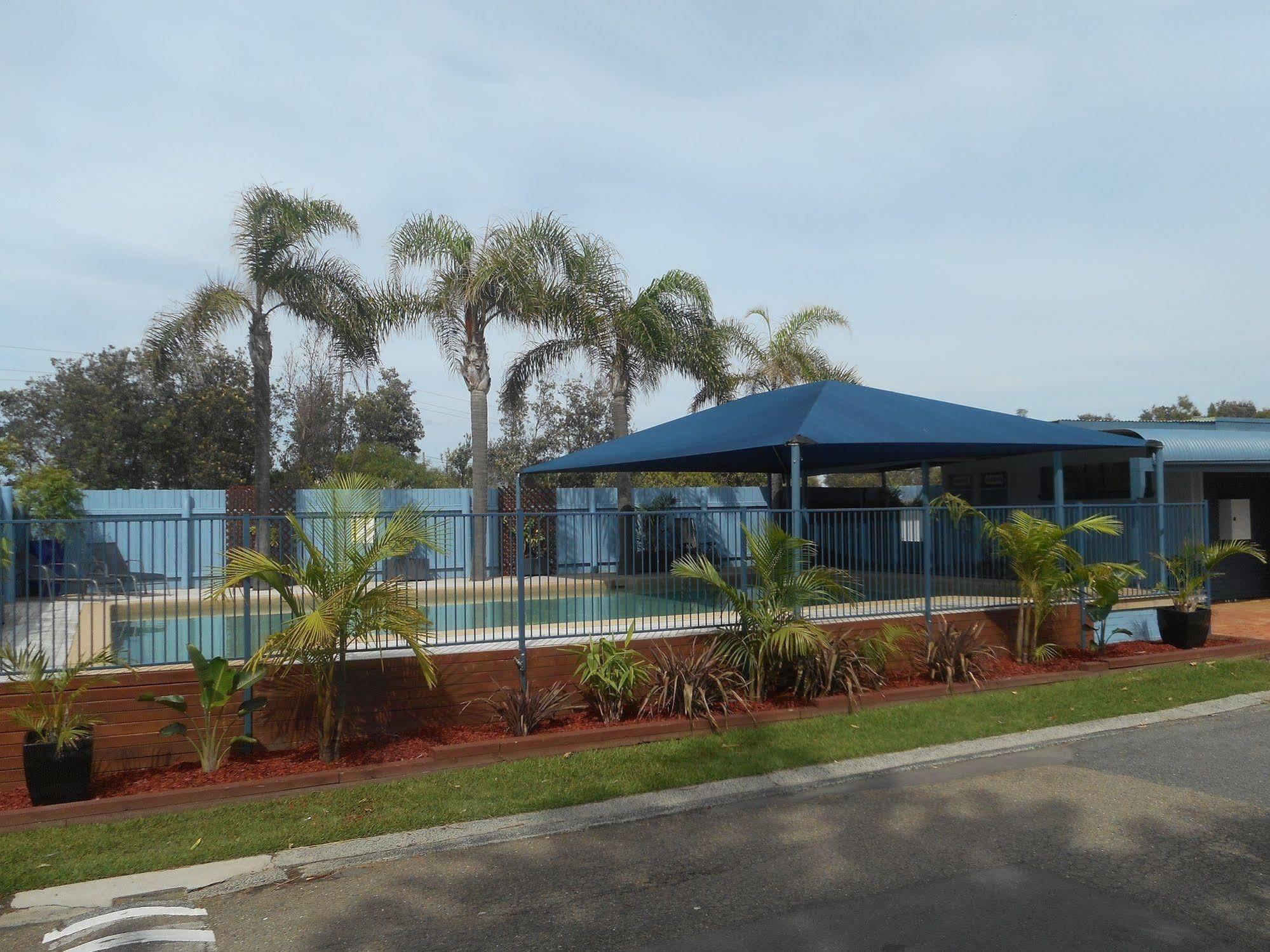 Two Shores Holiday Village Entrance Exterior photo