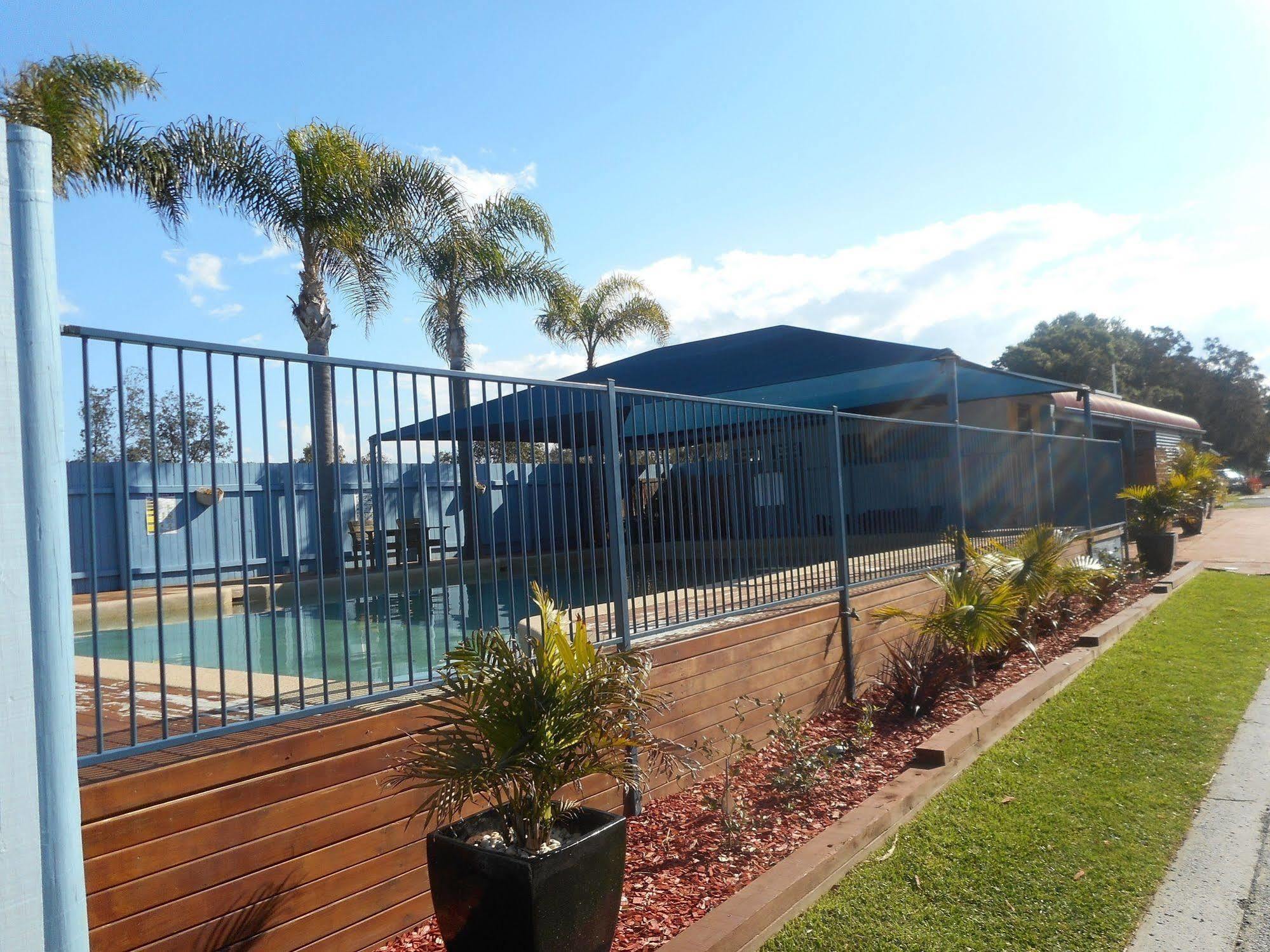 Two Shores Holiday Village Entrance Exterior photo
